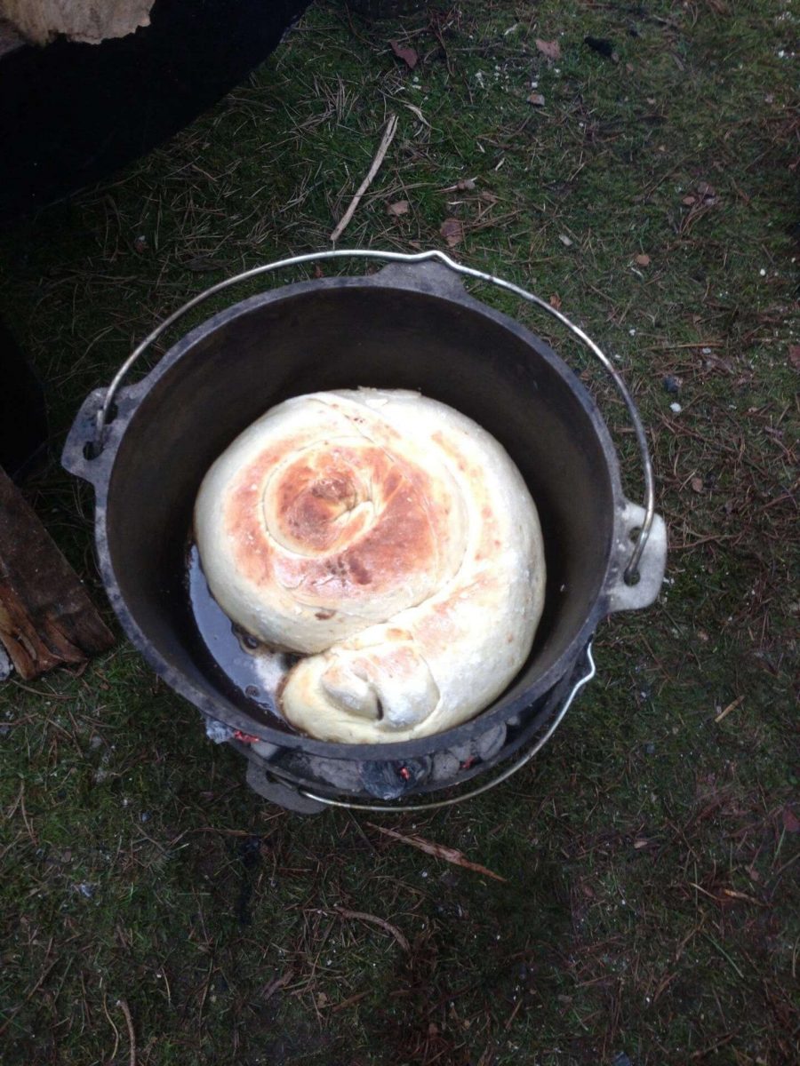 Gevuld Dutch Oven brood kampvuurkok.nl