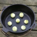 Gepofte Uien uit de Dutch Oven